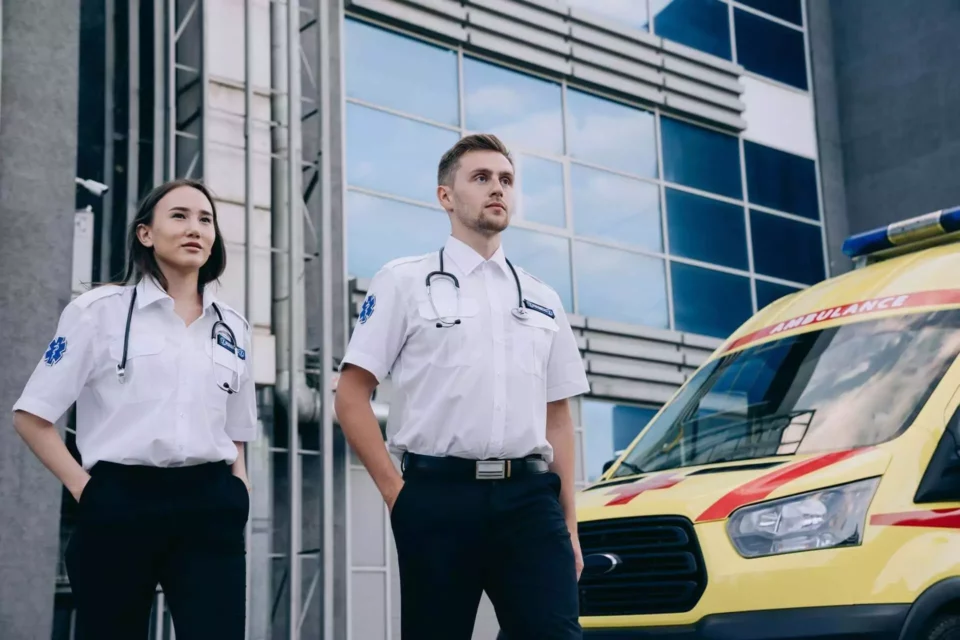 male and female paramedics 