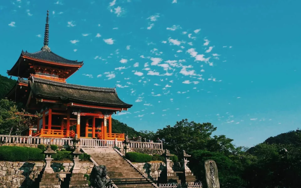 Visiting Beijing temples is a must-do after an international moving