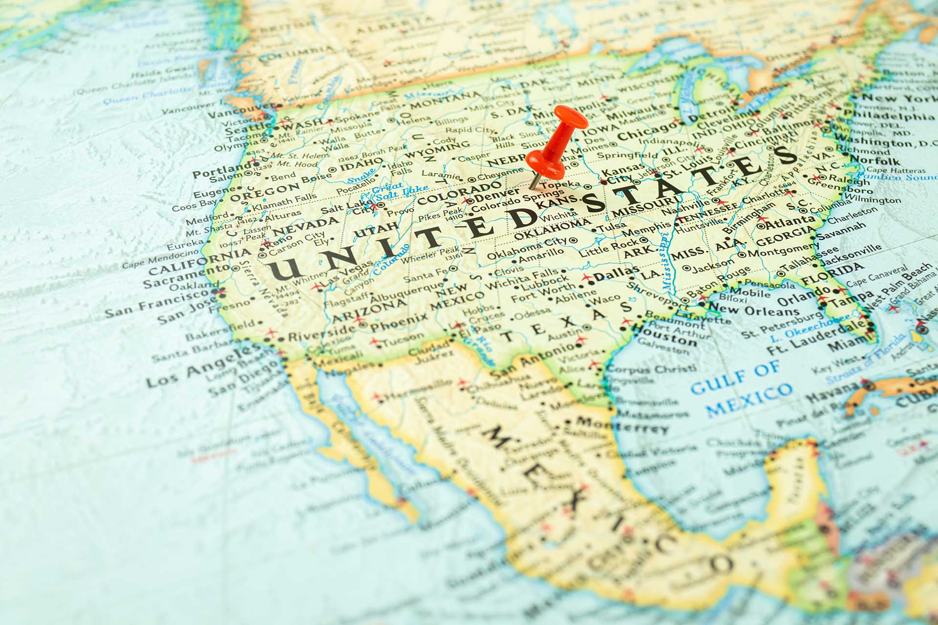 Location USA, United States of America, map with red push pin pointing close up