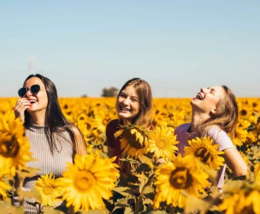 friends in a sunflower field